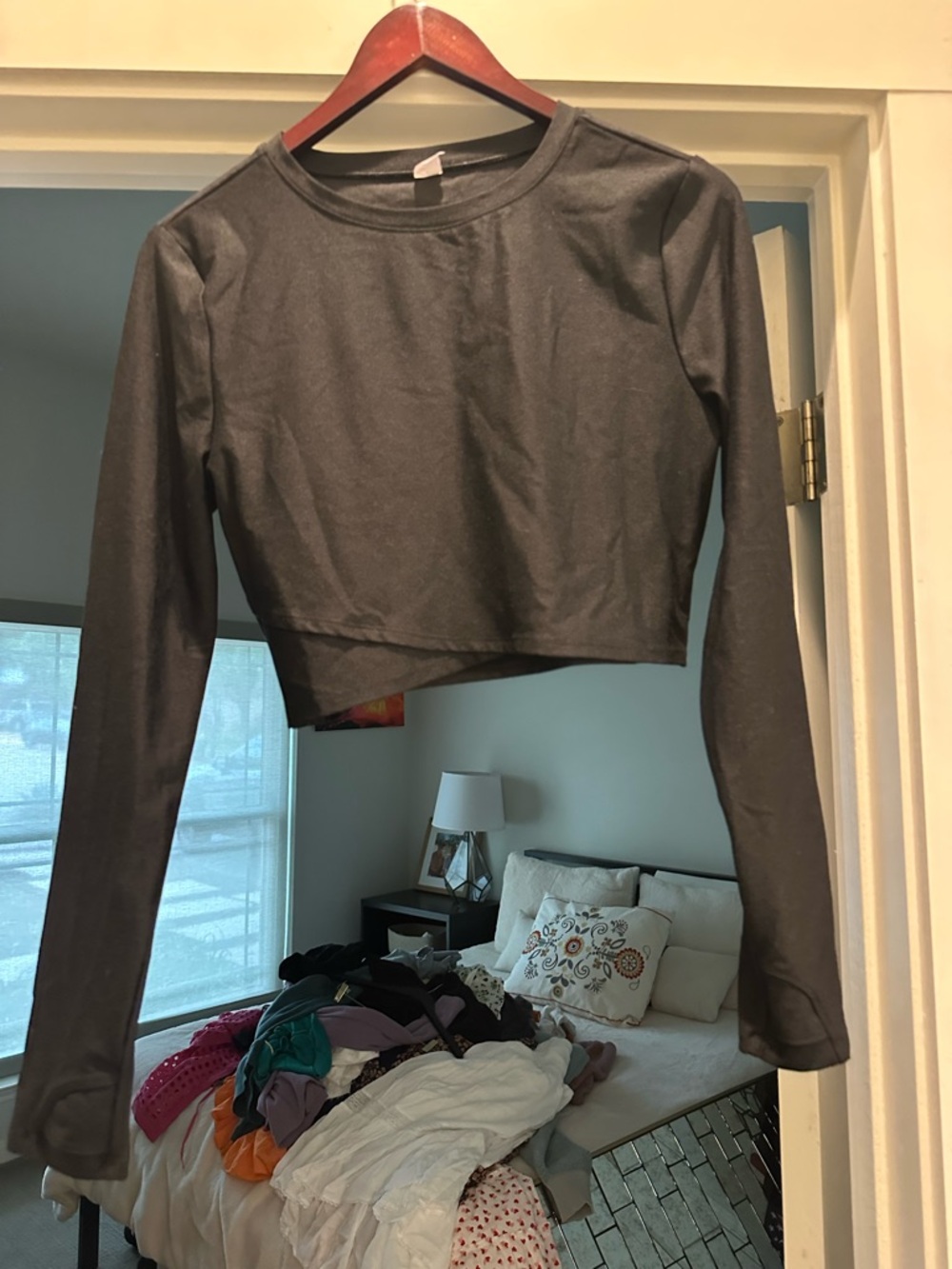 Old Navy Black Long-Sleeve Cropped Tee